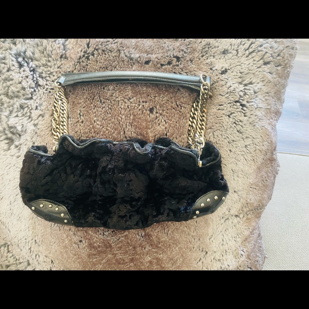 Black purse, fur
